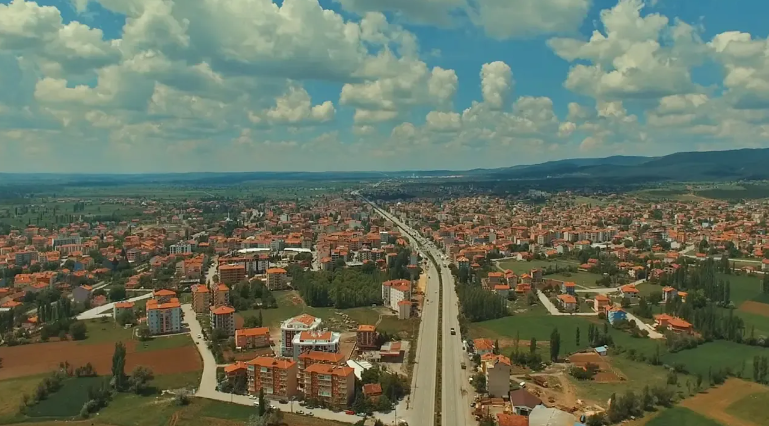 Uşak ilinin Banaz ilçesinde yaşayan tatilciler Kazdağları’nın Sessizliğiyle Tanışın: Bayramiç Evciler Köyü’nde İnziva Otel Deneyimi