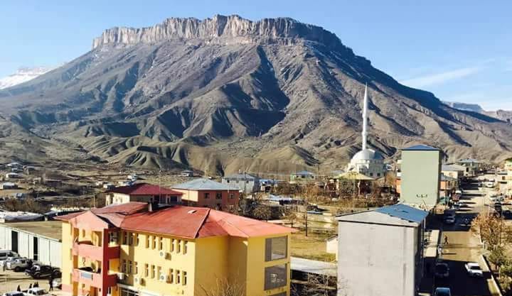 Hakkari Derecik’ten Kazdağları’na: Doğayla İç İçe Bir Tatil Deneyimi İçin Bayramiç Evciler Köyü İnziva Oteli