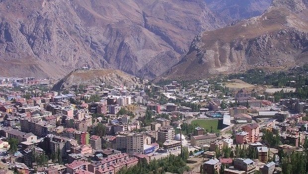 Hakkari Yüksekova’dan Gelen Tatilciler İçin Kazdağlarında Saklı Cennet: Bayramiç Evciler Köyü İnziva Oteli