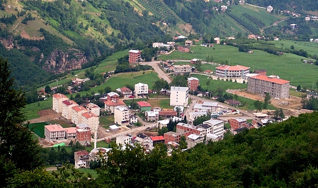 Trabzon İli Düzköy İlçesinde Bulunan Tatilcilerin Kazdağları’nda Sessiz Cenneti: Evciler Köyü İnziva Otelinde Tatil