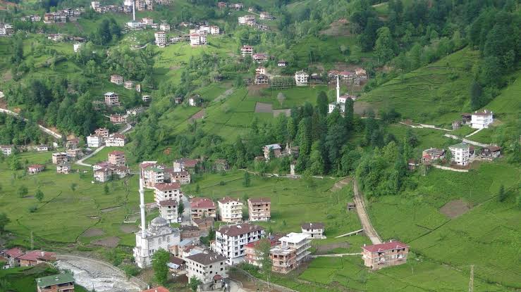 Trabzon Hayrat Tatilcileri İçin Kazdağları’nda Sessiz ve Doğayla İç İçe Bir İnziva Deneyimi: Bayramiç Evciler Köyü Oteli